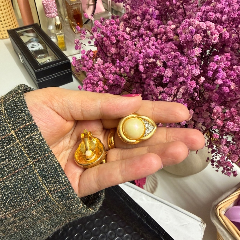 Elegant Gold and Cream Earrings